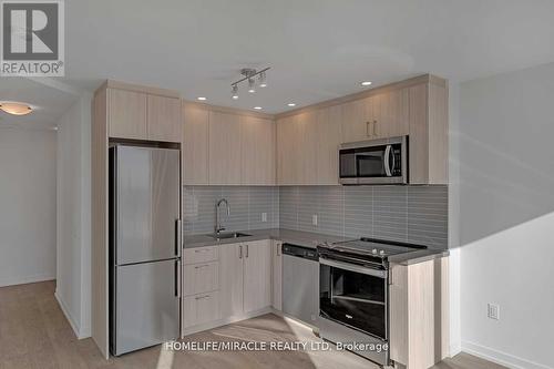 821E - 8868 Yonge Street, Richmond Hill, ON - Indoor Photo Showing Kitchen With Upgraded Kitchen