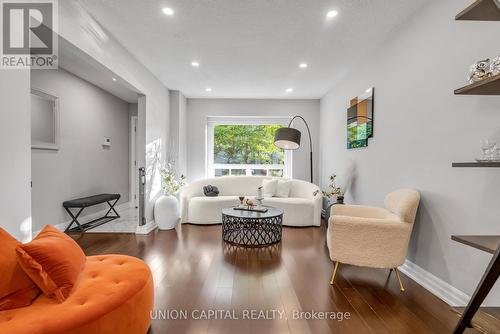 23 West Borough Street, Markham, ON - Indoor Photo Showing Living Room