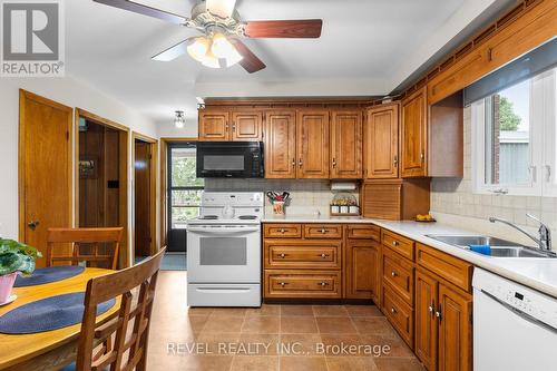 3093 Hwy 26, Springwater (Minesing), ON - Indoor Photo Showing Kitchen With Double Sink