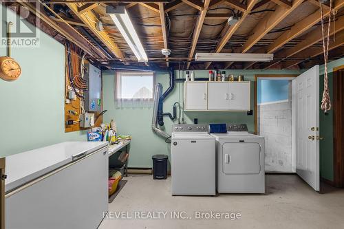 3093 Hwy 26, Springwater (Minesing), ON - Indoor Photo Showing Laundry Room