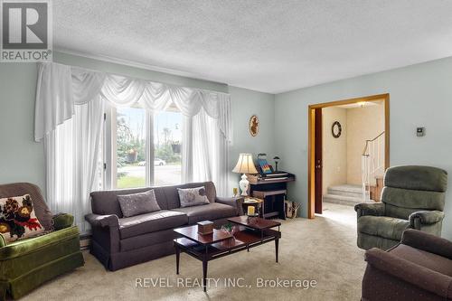 3093 Hwy 26, Springwater, ON - Indoor Photo Showing Living Room