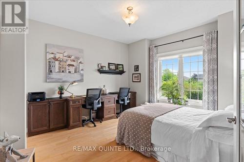 49 Maplehurst Crescent, Prince Edward County, ON - Indoor Photo Showing Living Room