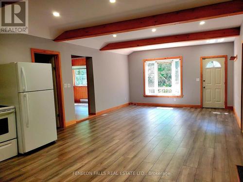 31 Edgewood Drive, Kawartha Lakes, ON - Indoor Photo Showing Kitchen