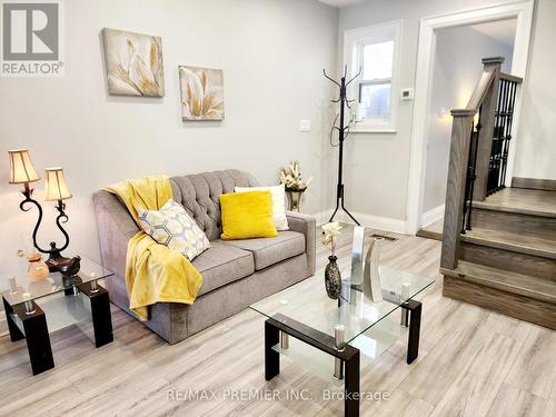 165 Claremont Street, Toronto, ON - Indoor Photo Showing Living Room