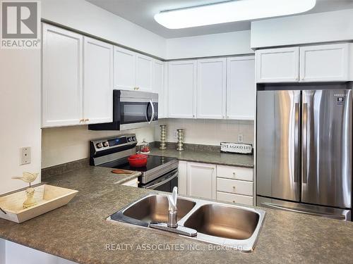 1815 - 18 Parkview Avenue, Toronto, ON - Indoor Photo Showing Kitchen With Double Sink