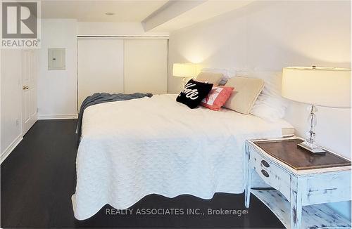 1815 - 18 Parkview Avenue, Toronto, ON - Indoor Photo Showing Bedroom