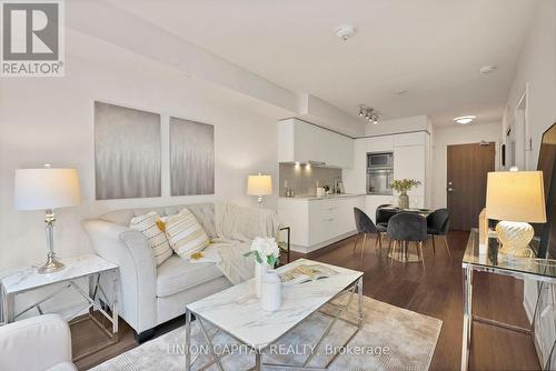 329 - 576 Front Street, Toronto, ON - Indoor Photo Showing Living Room