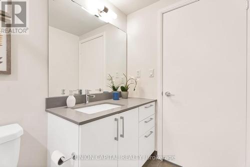 329 - 576 Front Street, Toronto, ON - Indoor Photo Showing Bathroom