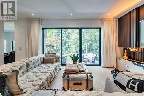 62 Maple Avenue, Toronto, ON - Indoor Photo Showing Living Room