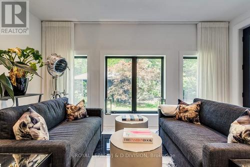 62 Maple Avenue, Toronto, ON - Indoor Photo Showing Living Room