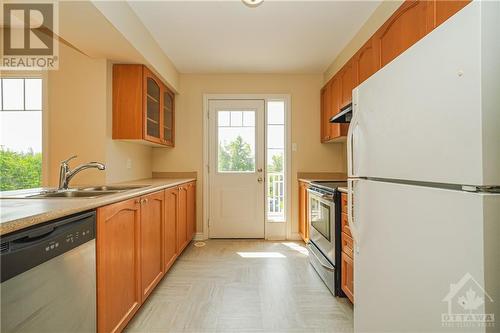 164 Sunshine Crescent, Ottawa, ON - Indoor Photo Showing Kitchen With Double Sink