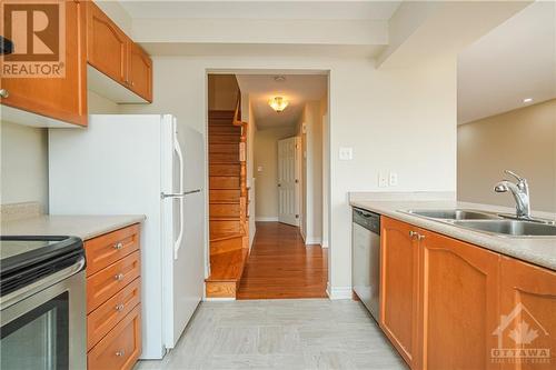 164 Sunshine Crescent, Ottawa, ON - Indoor Photo Showing Kitchen With Double Sink