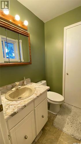 43 Buttercup Crescent Nw, Moose Jaw, SK - Indoor Photo Showing Bathroom