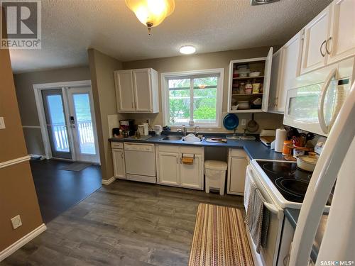 43 Buttercup Crescent Nw, Moose Jaw, SK - Indoor Photo Showing Kitchen With Double Sink