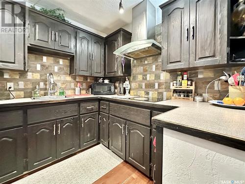 1562 Elphinstone Street, Regina, SK - Indoor Photo Showing Kitchen