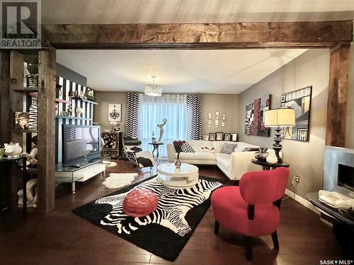 1562 Elphinstone Street, Regina, SK - Indoor Photo Showing Living Room With Fireplace