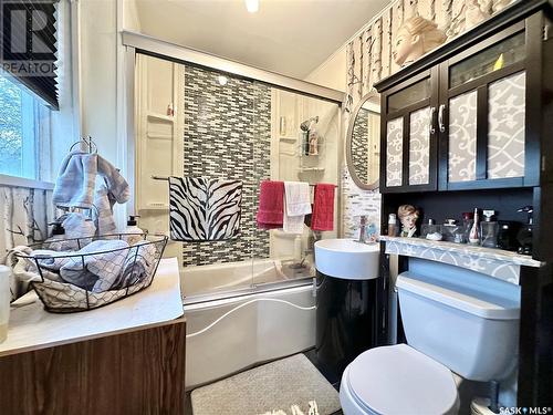 1562 Elphinstone Street, Regina, SK - Indoor Photo Showing Bathroom