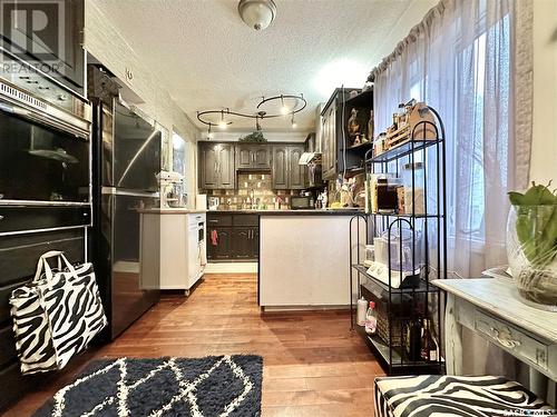 1562 Elphinstone Street, Regina, SK - Indoor Photo Showing Kitchen With Upgraded Kitchen