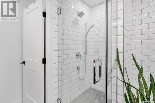 1322 Empress Avenue, Saskatoon, SK - Indoor Photo Showing Bathroom