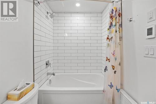 1322 Empress Avenue, Saskatoon, SK - Indoor Photo Showing Bathroom