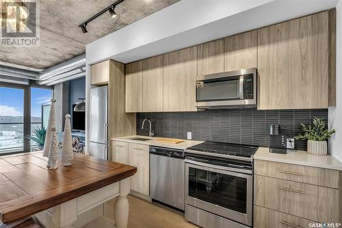 908 490 2Nd Avenue S, Saskatoon, SK - Indoor Photo Showing Kitchen With Stainless Steel Kitchen With Upgraded Kitchen