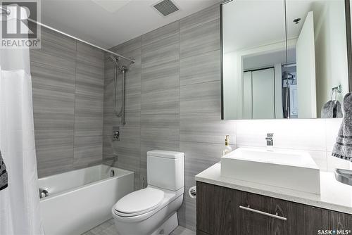 908 490 2Nd Avenue S, Saskatoon, SK - Indoor Photo Showing Bathroom