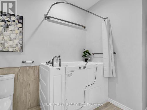 3426 Castle Rock Place, London, ON - Indoor Photo Showing Bathroom