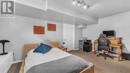 53 Briscoe Street W, London, ON - Indoor Photo Showing Bedroom