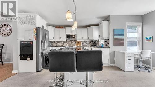 53 Briscoe Street W, London, ON - Indoor Photo Showing Kitchen With Upgraded Kitchen