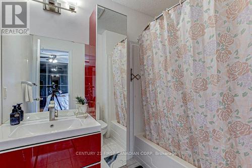 1876 Coronation Drive, London, ON - Indoor Photo Showing Bathroom