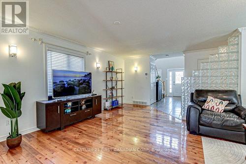 1876 Coronation Drive, London, ON - Indoor Photo Showing Living Room