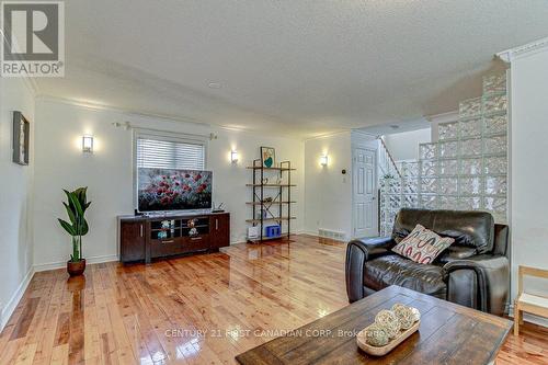 1876 Coronation Drive, London, ON - Indoor Photo Showing Living Room