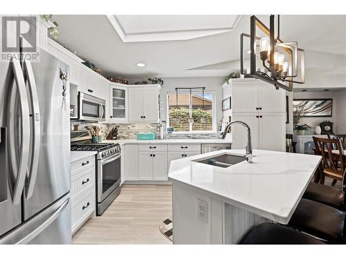 5011 5 Avenue, Vernon, BC - Indoor Photo Showing Kitchen With Double Sink With Upgraded Kitchen