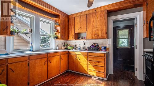 1471-1473 Parent Avenue, Windsor, ON - Indoor Photo Showing Kitchen