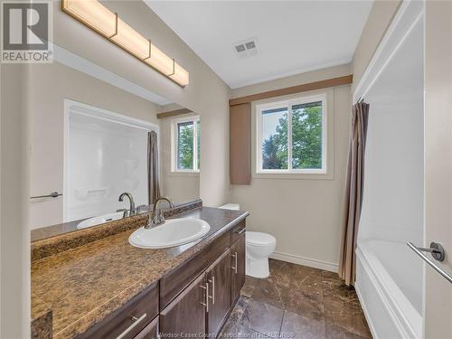 2542 Maitland, Windsor, ON - Indoor Photo Showing Bathroom