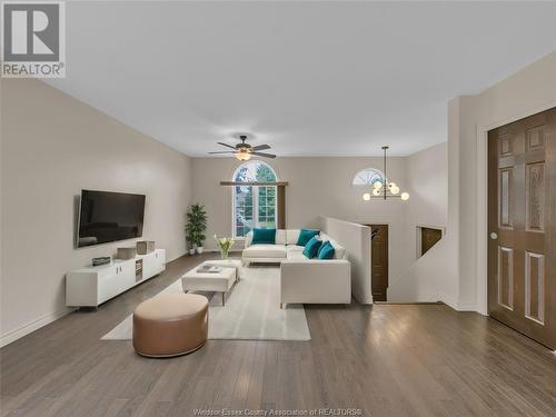 2542 Maitland, Windsor, ON - Indoor Photo Showing Living Room