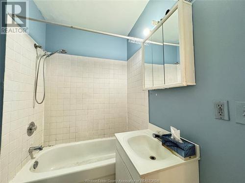 702 Randolph Avenue, Windsor, ON - Indoor Photo Showing Bathroom