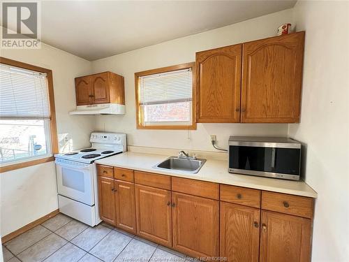 702 Randolph Avenue, Windsor, ON - Indoor Photo Showing Kitchen