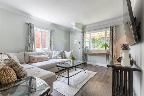 115 Stewartdale Avenue, Hamilton, ON - Indoor Photo Showing Living Room