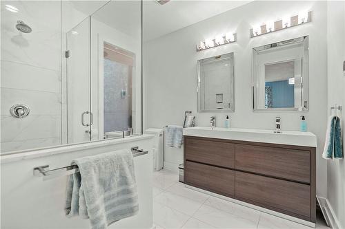 66 Seneca Drive, Hamilton, ON - Indoor Photo Showing Bathroom