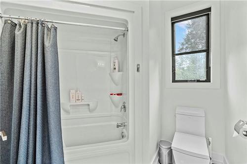 66 Seneca Drive, Hamilton, ON - Indoor Photo Showing Bathroom