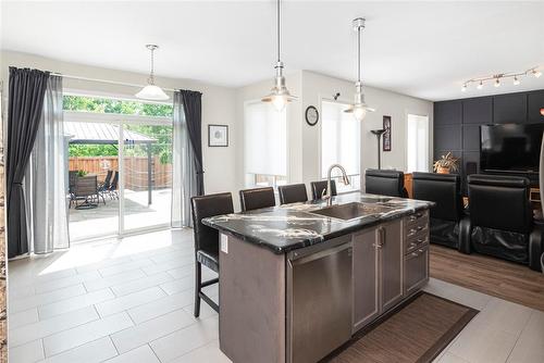 67 Larry Crescent, Caledonia, ON - Indoor Photo Showing Kitchen