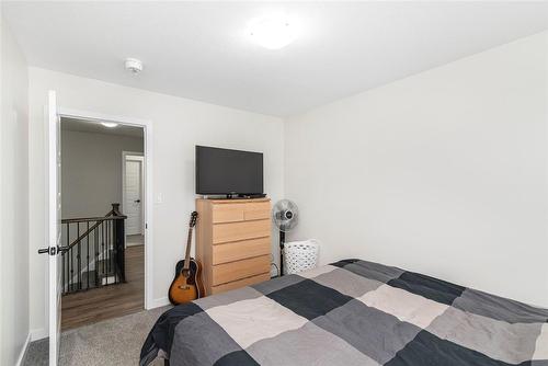 67 Larry Crescent, Caledonia, ON - Indoor Photo Showing Bedroom