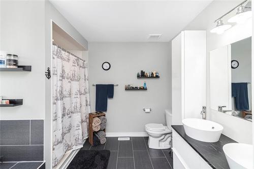 67 Larry Crescent, Caledonia, ON - Indoor Photo Showing Bathroom