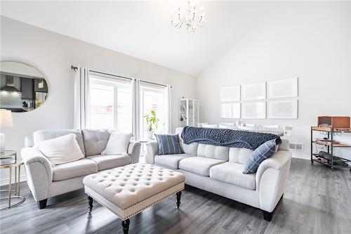 9469 Tallgrass Avenue, Niagara Falls, ON - Indoor Photo Showing Living Room