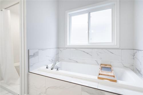 9469 Tallgrass Avenue, Niagara Falls, ON - Indoor Photo Showing Bathroom