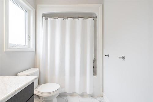 9469 Tallgrass Avenue, Niagara Falls, ON - Indoor Photo Showing Bathroom