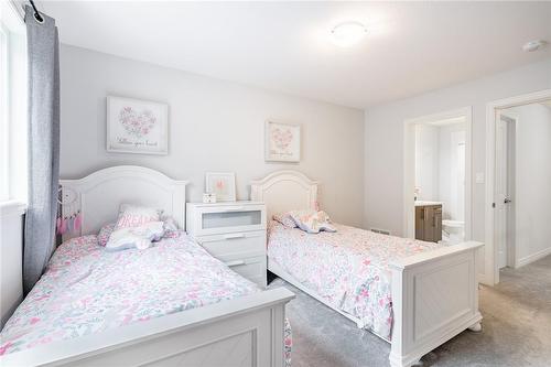 9469 Tallgrass Avenue, Niagara Falls, ON - Indoor Photo Showing Bedroom