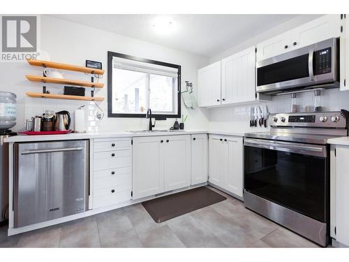 2766 Fairview Crescent, Prince George, BC - Indoor Photo Showing Kitchen