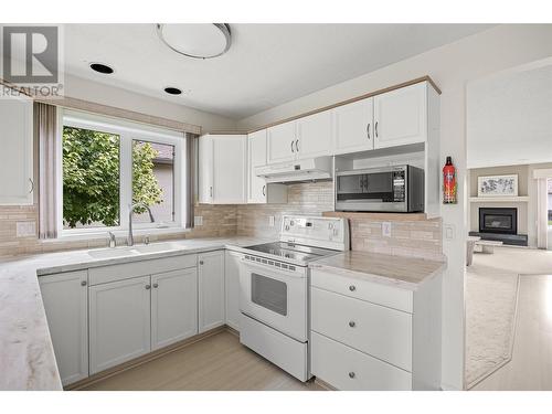 1201 Cameron Avenue Unit# 88, Kelowna, BC - Indoor Photo Showing Kitchen